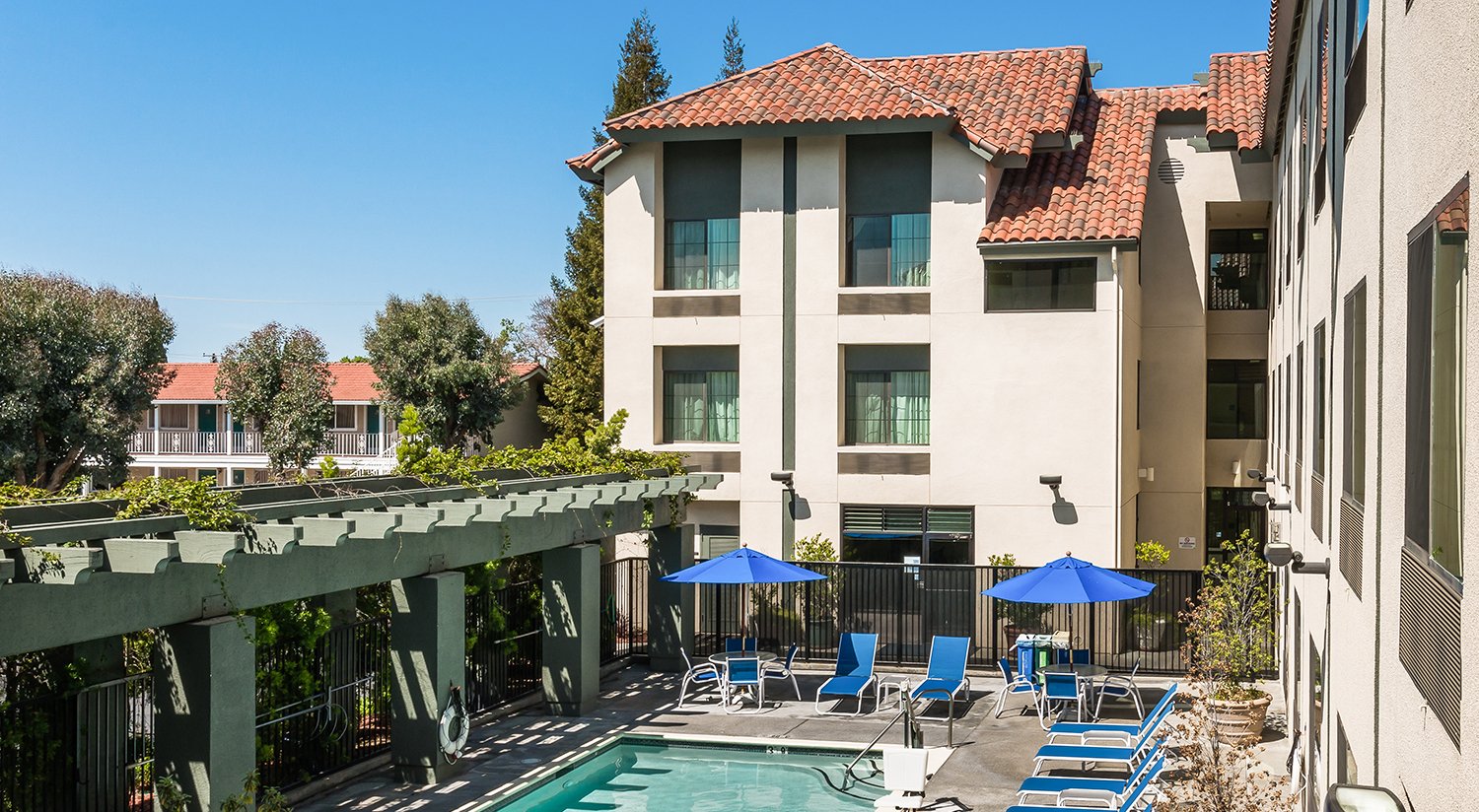 ENJOY OUR WORLD CLASS AMENITIES, INCLUDING A FITNESS ROOM AND HEATED POOL